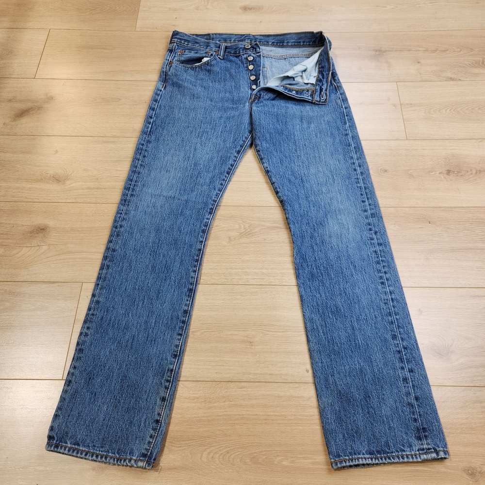 Levis 501 Jeans Mens 33x34 Blue Medium Wash Button Fly Straight Denim Casual